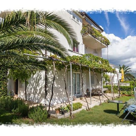 Hostel Oktarin Kastela Ngoại thất bức ảnh
